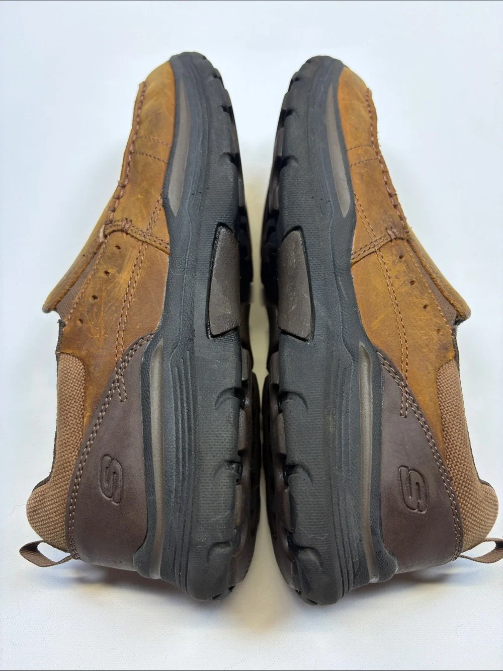 SKECHERS EXPENDED SEVENO MENS 10 BROWN LEATHER SLIP ON LOAFERS 66146